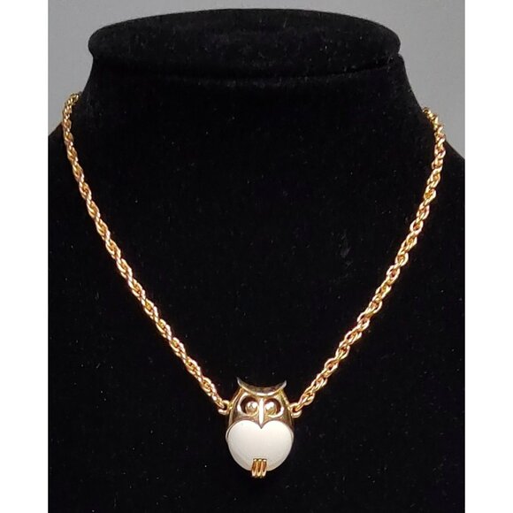 Vintage Crown Trifari Lucite Owl Pendant Off White Gold Tone Signed - Picture 2 of 10